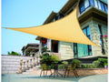 Vela Ombreggiante Triangolare Beige 5x5x5 mt - installata su terrazza con vista panoramica