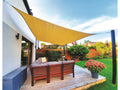 Vela Ombreggiante Rettangolare Beige 3x4 mt - installata su terrazza con divano e giardino sullo sfondo