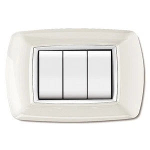 Placca Life Living Plast Bianco 3 Posti Cornice Bianco